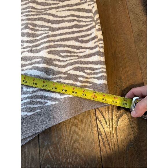 Barefoot Dreams NWOT Cozy Chic Ultra Lite Ocean Dreams Animal Print Poncho One S - Picture 9 of 11